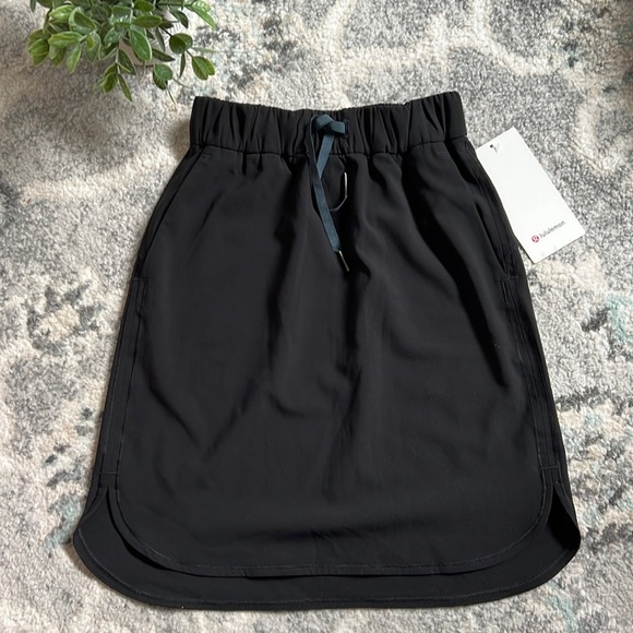 Lululemon On The Fly Skirt - Picture 1 of 7